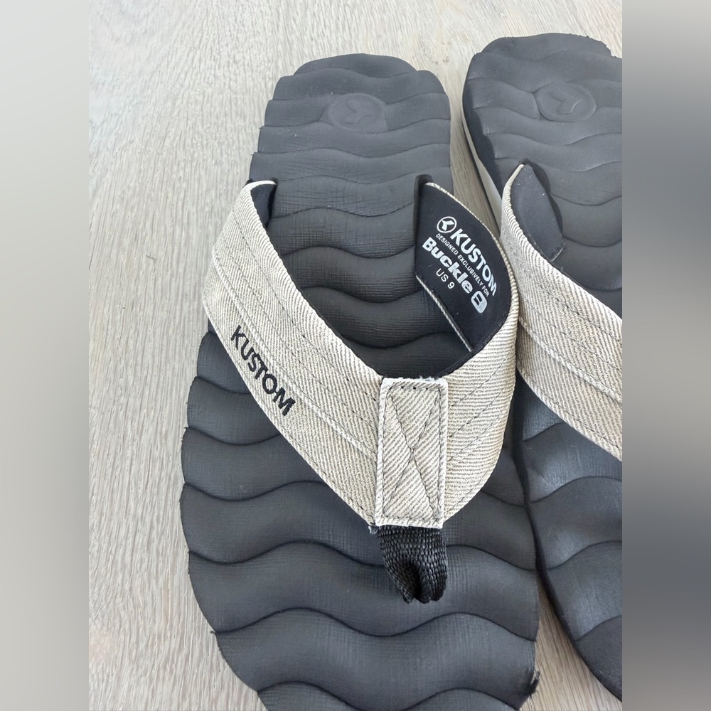 Kustom Beige and Black Flip Flops Sandals Hummer III Thongs size 9 - Picture 2 of 5